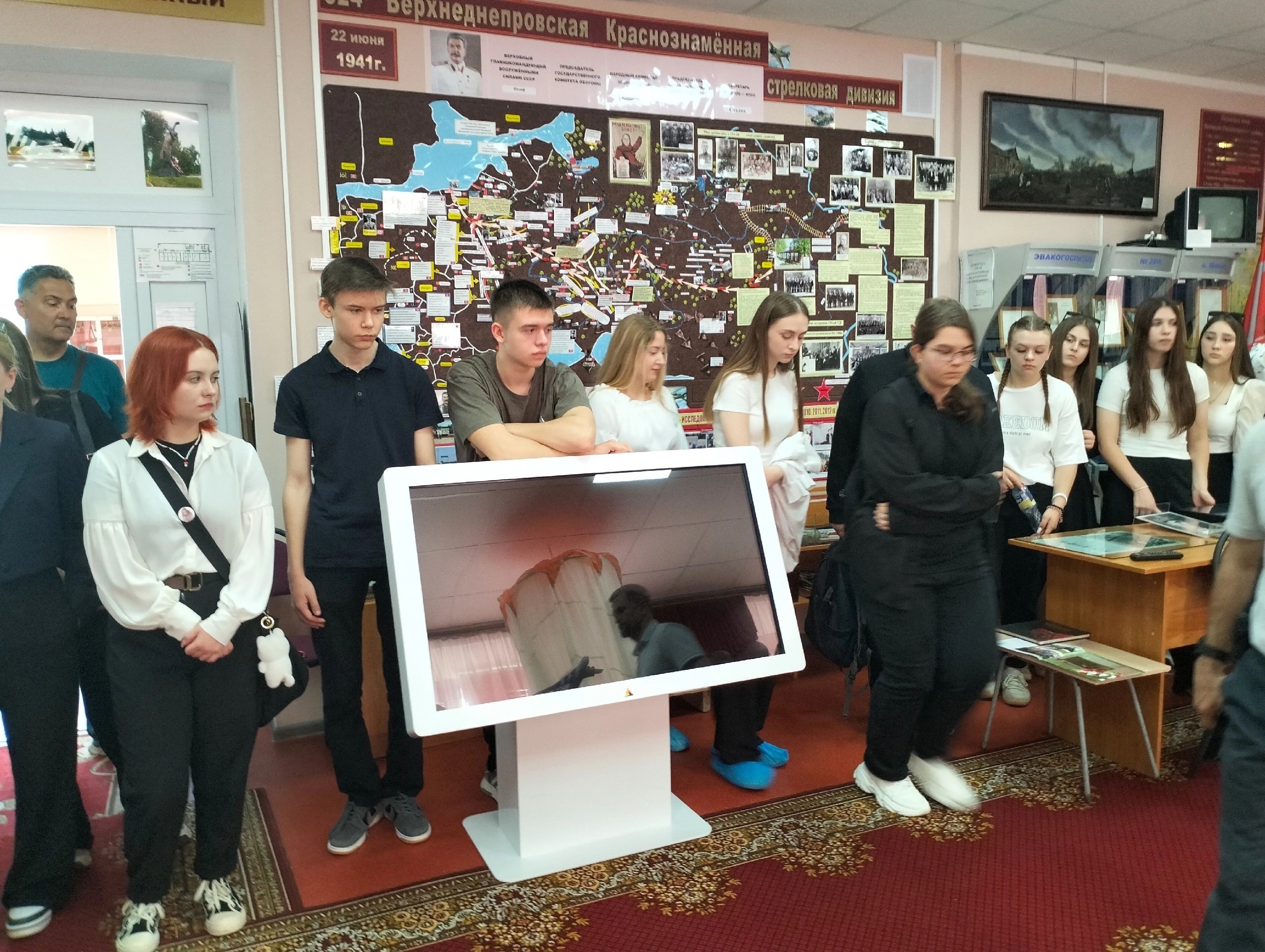 Сегодня ребята из Лесновской школы, под руководством советника директора по воспитательной работе Лариной Юлией Владимировной и учитателя по ОБЗР Ризаева Руслана Алиевича, посетили гостеприимную Шиловскую первую школу!.