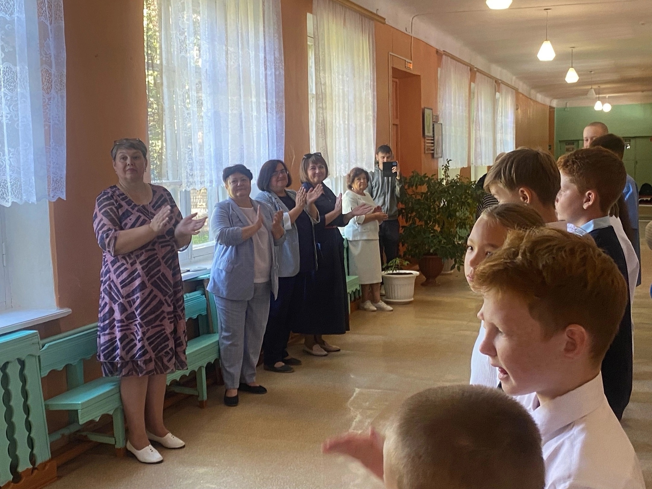 Сегодня на базе Прибрежненской школы прошло торжественное открытие Центра естественно - научной и технологической направленности &amp;quot;Точка Роста&amp;quot;..