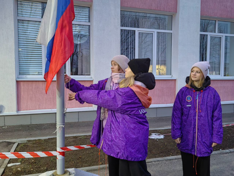 02 декабря 2024 года в школе прошли внеурочные занятия «Разговоры о важном». Темой нашего обсуждения стала «Миссия-милосердие», приуроченная ко Дню волонтера..