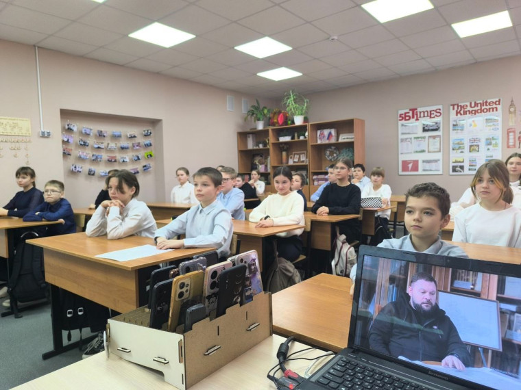 Сегодня, 17 февраля, в нашей школе прошел очередной урок из цикла «Разговоры о важном». Тема: «Что значит служить Отечеству? 280 лет со дня рождения Ф. Ушакова»..